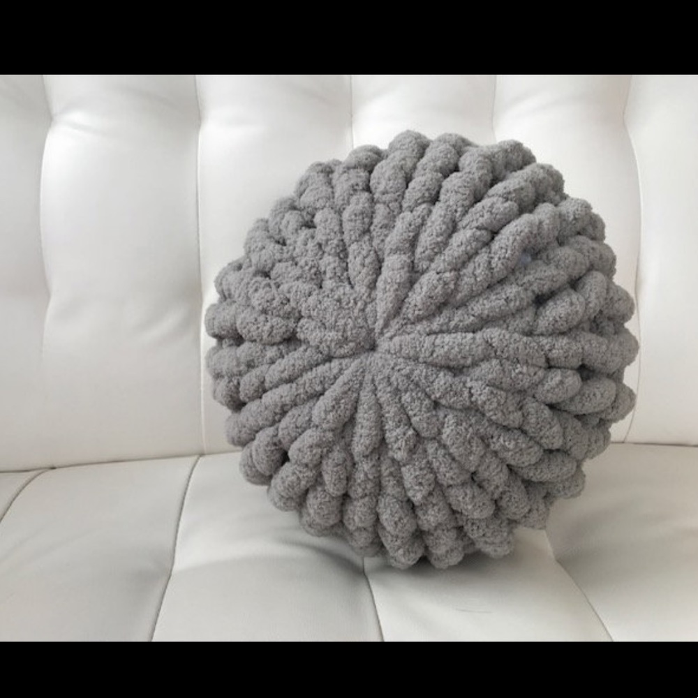 Handmade Chunky Knit Pillow 🤍 ✨NEW✨